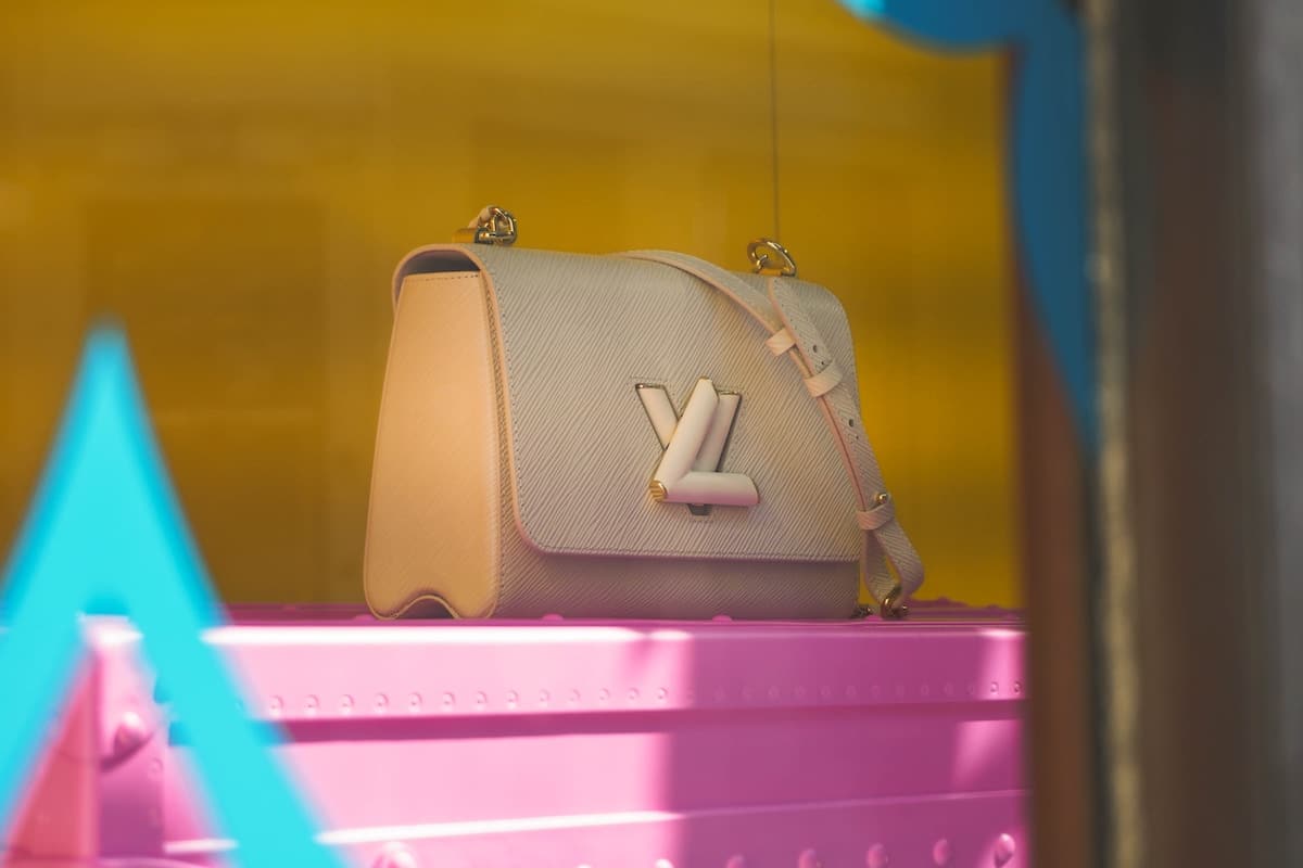 La venta del bolso diminuto de Louis Vuitton: ¿cómo funcionan los derechos de autor en el metaverso?