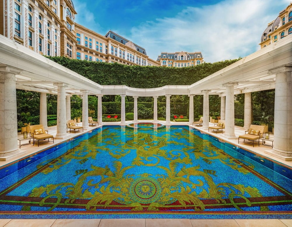 Cómo es el primer hotel de lujo en Asia de Versace